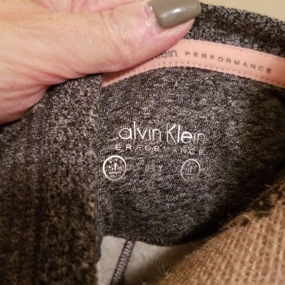 🖤Fun Calvin Klein sweatshirt🖤 - Picture 3 of 5